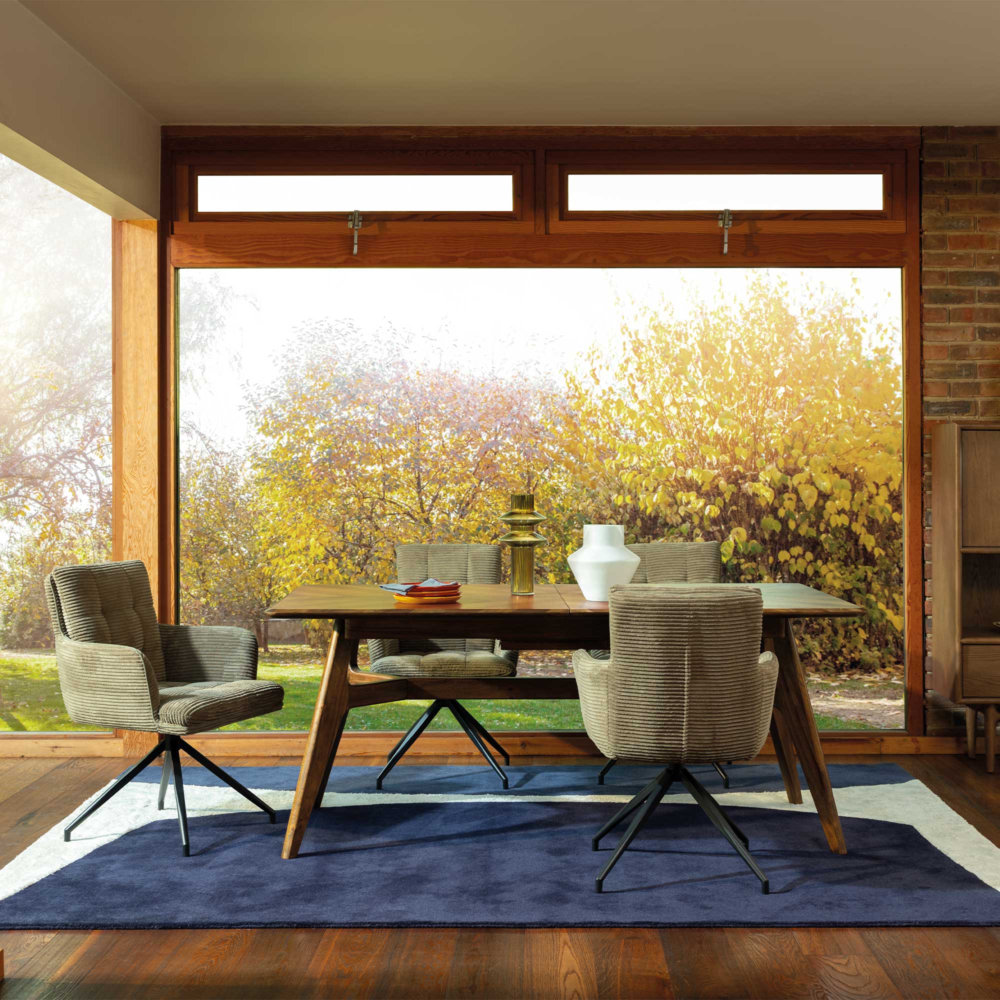 Odine Swivel Dining Chair - In Green Fabric with Black Legs