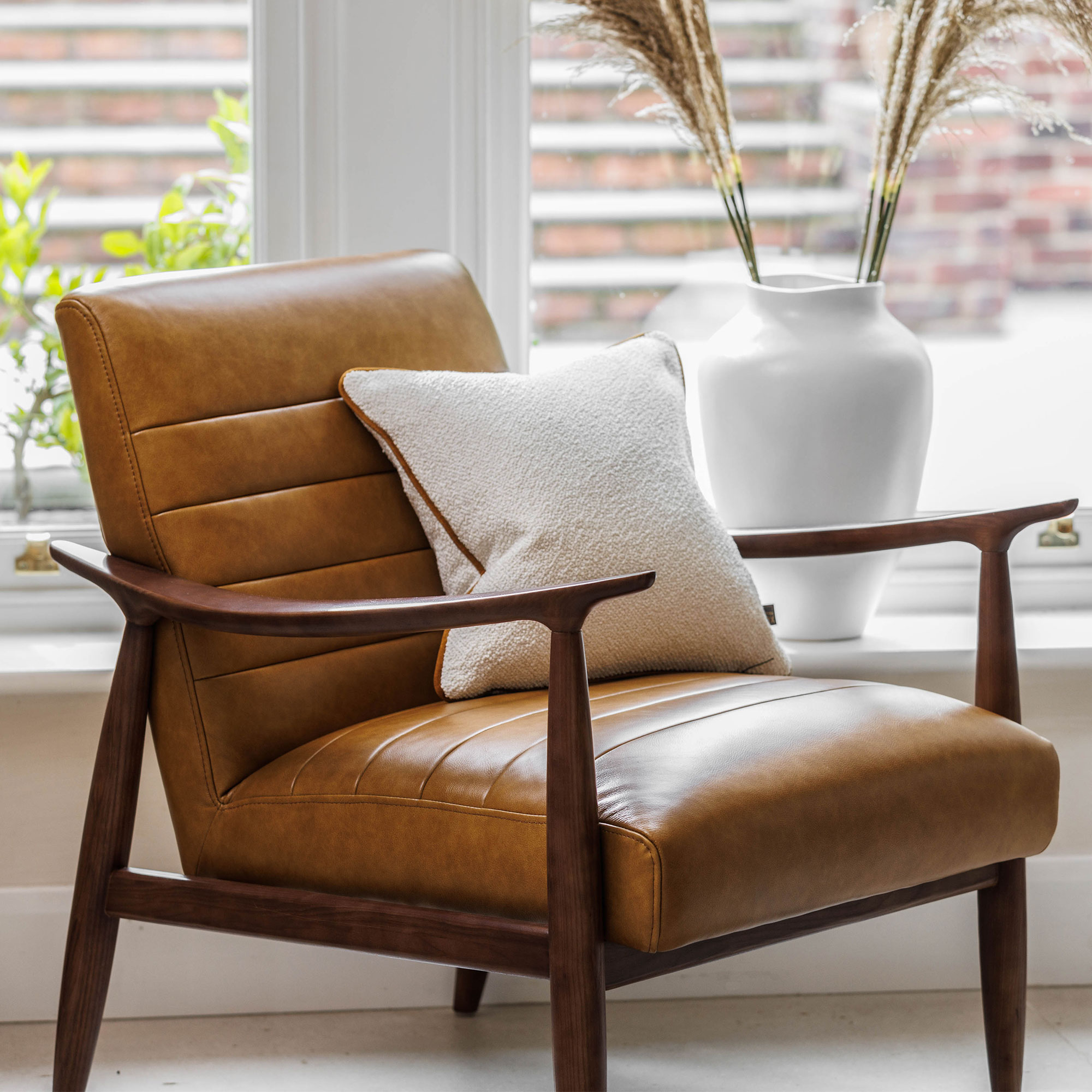 Hockney Armchair - M2732 K Brown