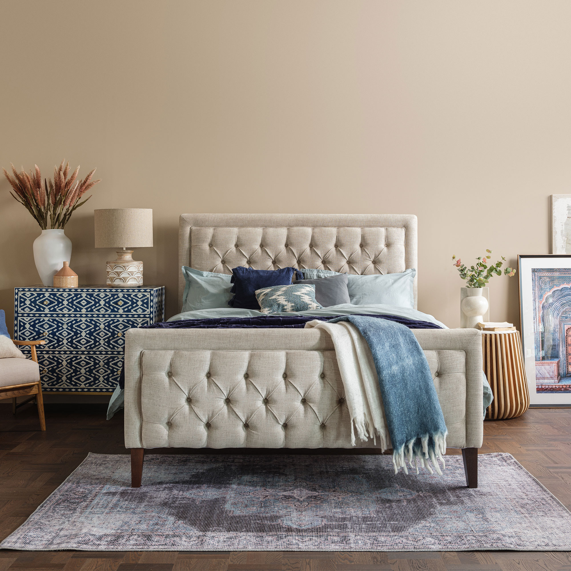 Ombra Side Table - White Marble And Natural Mango Base